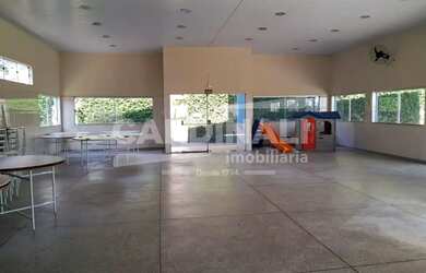 Imagem 7: Salão comercial, tipo área de lazer completo com piscinas e ótima localização