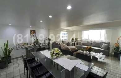 Imagem: O apartamento possui 5 Dormitórios, 3 Banheiros, 3 Vagas na