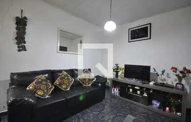 Imagem: A casa possui 5 Dormitórios, 3 Banheiros, 2 Vagas na garagem