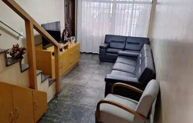 Imagem: A casa possui 3 Dormitórios, 4 Banheiros, 2 Vagas na garagem