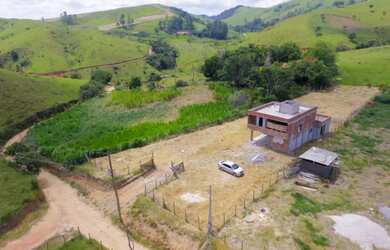 Imagem: A chácara possui 2.000m² de Área e está localizado em Jambeiro