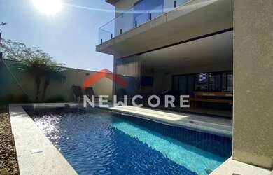 Imagem: A casa em condomínio possui 5 Dormitórios, 5 Banheiros, 4