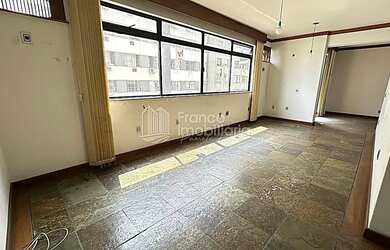 Imagem: O apartamento possui 4 Dormitórios, 5 Banheiros, 2 Vagas na