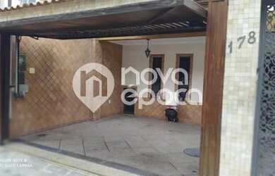 Imagem: A casa possui 3 Dormitórios, 5 Banheiros, 2 Vagas na garagem