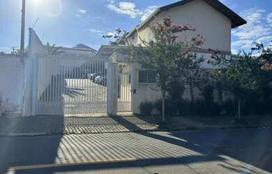 Imagem: A casa em condomínio possui 2 Dormitórios, 2 Banheiros, 2