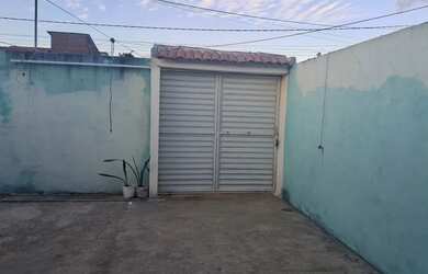 Imagem: A casa à venda possui 2 Dormitórios, 1 Banheiro, 2 Vagas na
