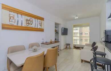 Imagem: O apartamento possui 2 Dormitórios, 1 Banheiro, 1 Vaga na garagem