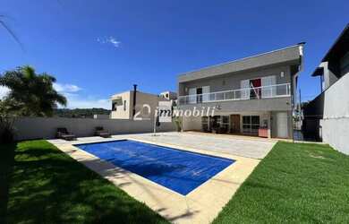 Imagem: A casa em condomínio para alugar possui 5 Dormitórios, 5 Banheiros