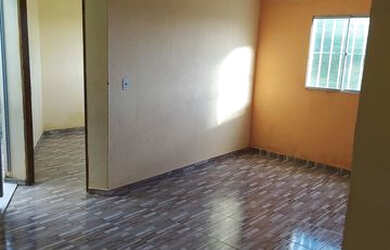 Imagem: A casa possui 2 Dormitórios e 1 Banheiro e está localizado