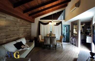 Imagem: A casa possui 3 Dormitórios, 1 Banheiro, 2 Vagas na garagem