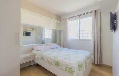 Imagem: O apartamento possui 2 Dormitórios, 1 Banheiro, 1 Vaga na garagem