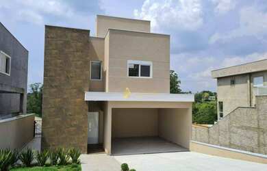 Imagem: A casa possui 4 Dormitórios, 5 Banheiros, 4 Vagas na garagem