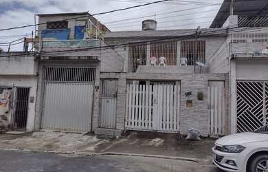 Imagem: A casa possui 2 Dormitórios, 1 Banheiro, 1 Vaga na garagem