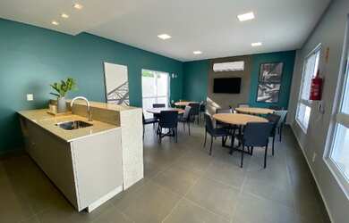 Imagem: O apartamento possui 2 Dormitórios, 1 Banheiro, 1 Vaga na garagem