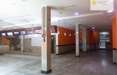 Imagem: O depósito possui 3 Vagas na garagem, 470m² de Área e está