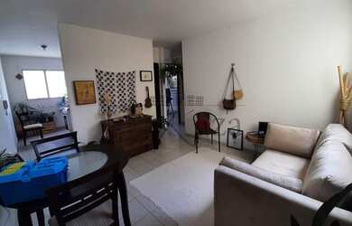 Imagem: O apartamento possui 2 Dormitórios, 1 Banheiro, 1 Vaga na garagem