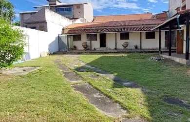 Imagem: A casa possui 2 Dormitórios, 2 Banheiros, 2 Vagas na garagem