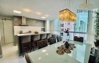 Imagem: O apartamento possui 4 Dormitórios, 3 Banheiros, 4 Vagas na