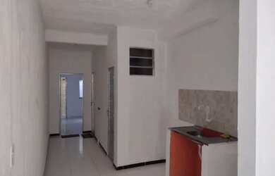 Imagem: A casa possui 1 Dormitório e 1 Banheiro e está localizado