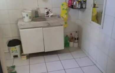 Imagem: A casa possui 2 Dormitórios, 1 Banheiro, 5 Vagas na garagem