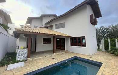 Imagem: A casa em condomínio possui 4 Dormitórios, 3 Banheiros, 5