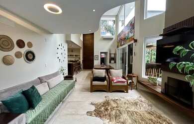 Imagem: A casa em condomínio possui 4 Dormitórios, 4 Banheiros, 2