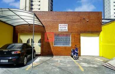 Imagem: O depósito possui 4 Vagas na garagem, 330m² de Área e está