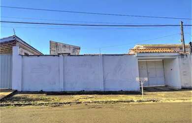 Imagem: O terreno possui 351m² de Área e está localizado em Centro