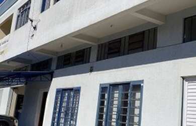 Imagem: O apartamento possui 1 Dormitório, 1 Banheiro, 1 Vaga na garagem