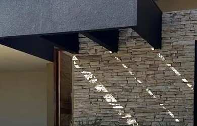 Imagem: A casa em condomínio possui 3 Dormitórios, 4 Banheiros, 2