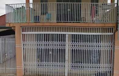 Imagem: A casa possui 4 Dormitórios, 4 Banheiros, 2 Vagas na garagem