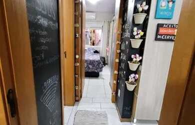 Imagem: A casa possui 2 Dormitórios, 1 Banheiro, 2 Vagas na garagem