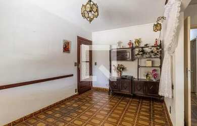 Imagem: A casa possui 4 Dormitórios, 4 Banheiros, 3 Vagas na garagem