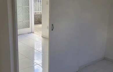 Imagem: A casa possui 2 Dormitórios, 1 Banheiro, 2 Vagas na garagem