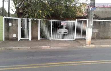 Imagem: A casa possui 3 Dormitórios, 3 Banheiros, 3 Vagas na garagem