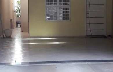 Imagem: A casa possui 3 Dormitórios, 4 Banheiros, 2 Vagas na garagem