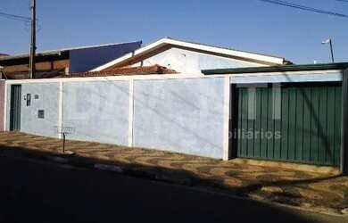 Imagem: A casa possui 5 Dormitórios, 5 Banheiros, 5 Vagas na garagem