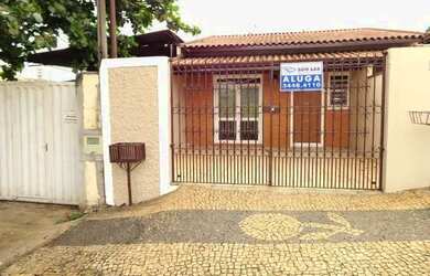 Imagem: A casa possui 2 Dormitórios, 2 Banheiros, 2 Vagas na garagem