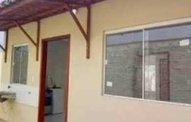 Imagem: A casa possui 2 Dormitórios, 1 Banheiro, 1 Vaga na garagem