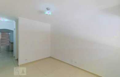 Imagem: A casa possui 2 Dormitórios, 2 Banheiros, 1 Vaga na garagem