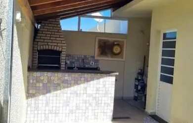 Imagem: A casa possui 2 Dormitórios, 1 Banheiro, 1 Vaga na garagem