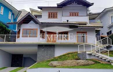 Imagem: A casa em condomínio possui 4 Dormitórios, 3 Banheiros, 2