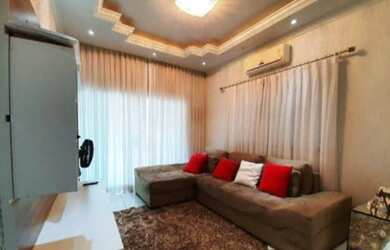 Imagem: A casa possui 3 Dormitórios, 2 Banheiros, 1 Vaga na garagem