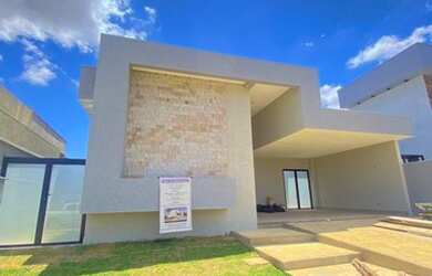 Imagem: A casa em condomínio possui 3 Dormitórios, 4 Banheiros, 3