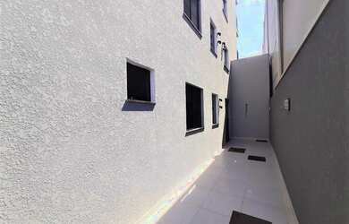 Imagem: O apartamento possui 3 Dormitórios, 1 Banheiro, 1 Vaga na garagem