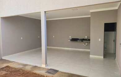 Imagem: A casa possui 2 Dormitórios, 3 Banheiros, 2 Vagas na garagem