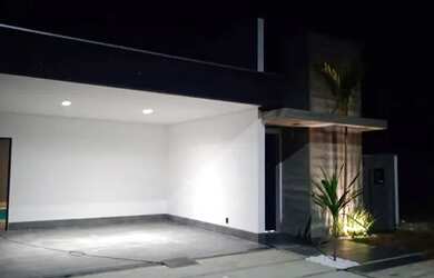 Imagem: A casa em condomínio possui 3 Dormitórios, 4 Banheiros, 2