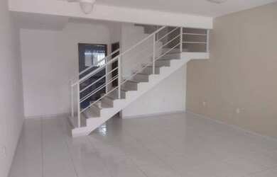 Imagem: A casa possui 4 Dormitórios, 5 Banheiros, 2 Vagas na garagem