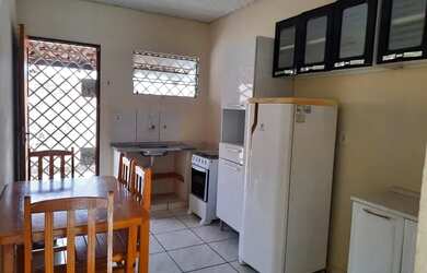 Imagem: A casa possui 2 Dormitórios, 2 Banheiros, 2 Vagas na garagem