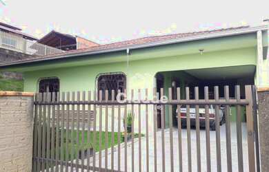 Imagem: A casa possui 3 Dormitórios, 1 Banheiro, 1 Vaga na garagem